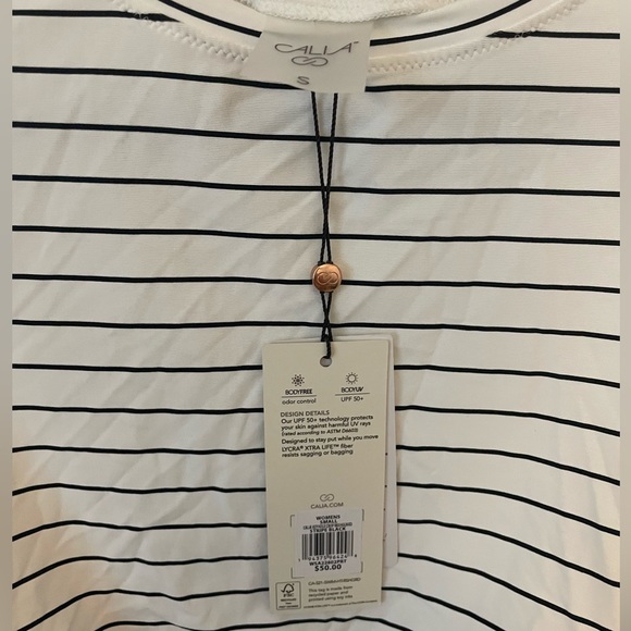 Keyhole Crop Rashgaurd - Picture 2 of 4